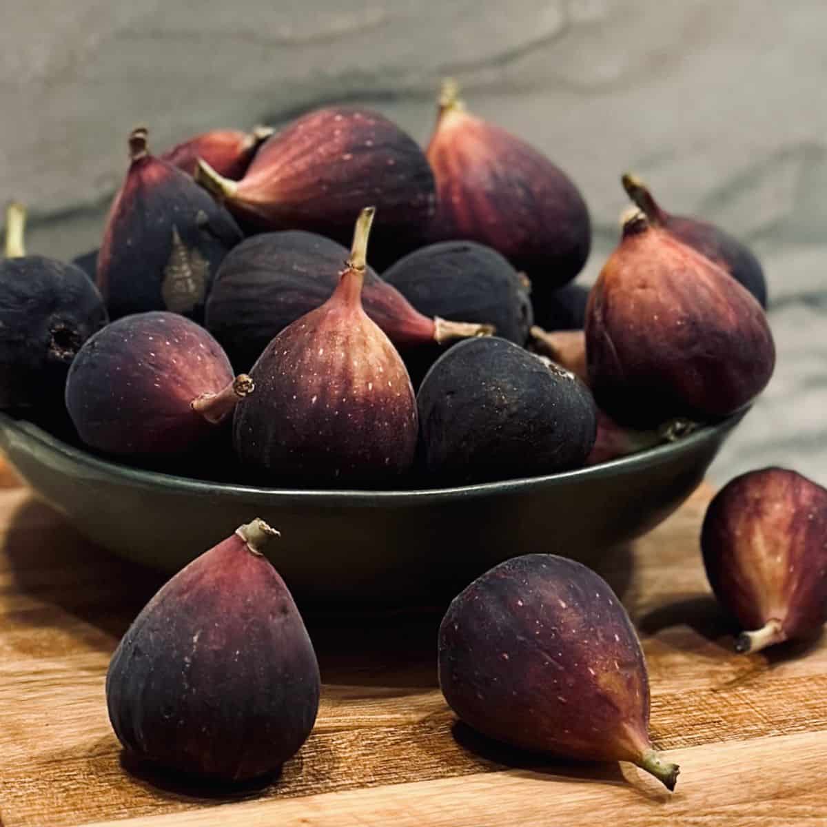 Fresh figs in a bowl.
